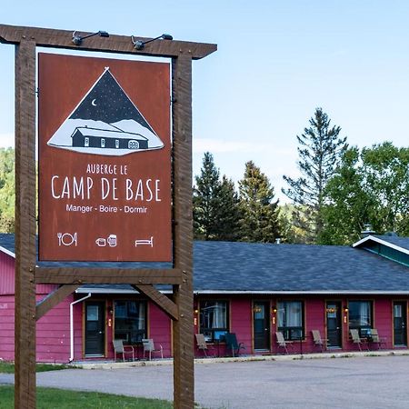 Auberge de Jeunesse Le Camp De Base LʼAnse-Saint-Jean Buitenkant foto