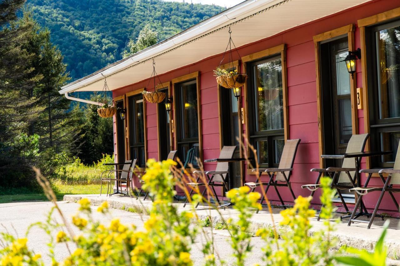 Auberge de Jeunesse Le Camp De Base LʼAnse-Saint-Jean Buitenkant foto