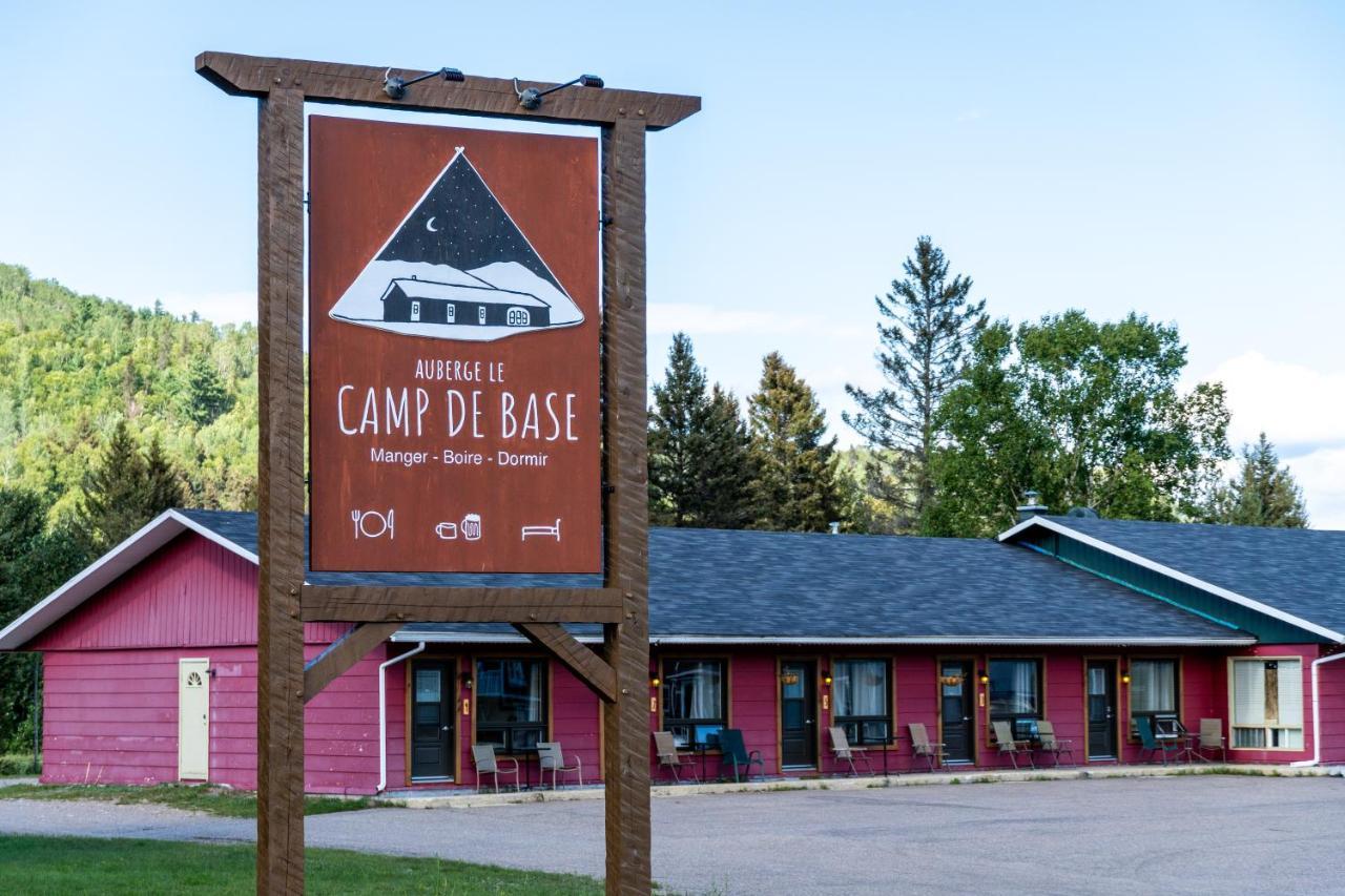 Auberge de Jeunesse Le Camp De Base LʼAnse-Saint-Jean Buitenkant foto