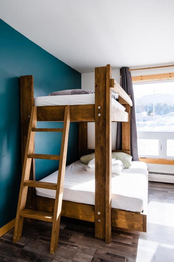 Auberge de Jeunesse Le Camp De Base LʼAnse-Saint-Jean Buitenkant foto