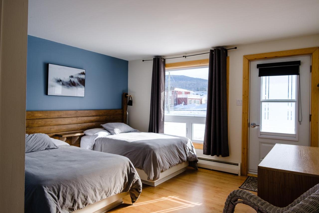 Auberge de Jeunesse Le Camp De Base LʼAnse-Saint-Jean Buitenkant foto